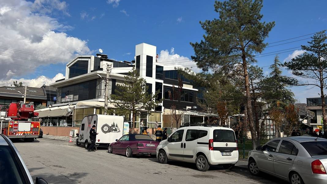 Konya'da çalıştığı firmadan alacaklı olan işçi yarı çıplak intihar girişiminde bulundu! Tam 3 saat sürdü 1